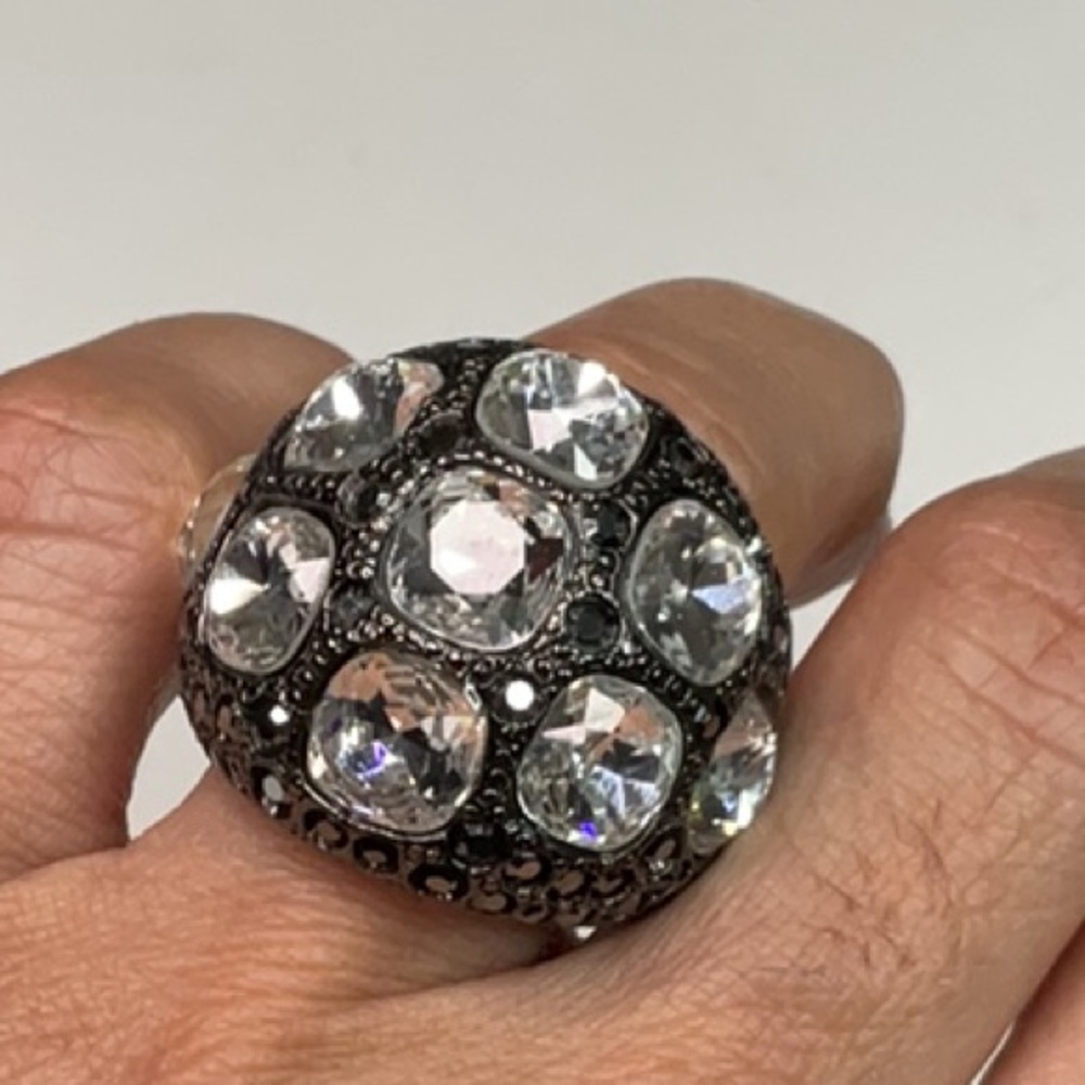 Elegant Silver tone and black Crystal Ring